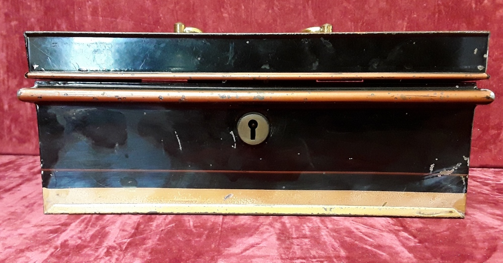 A vintage tin cash box with key. - Image 2 of 3