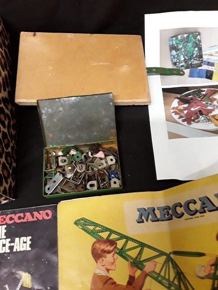 A box of vintage Meccano. - Image 6 of 8