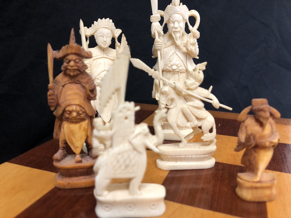 An ivory chess set - Image 3 of 4