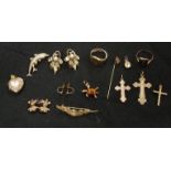 A collection of 9ct gold items.