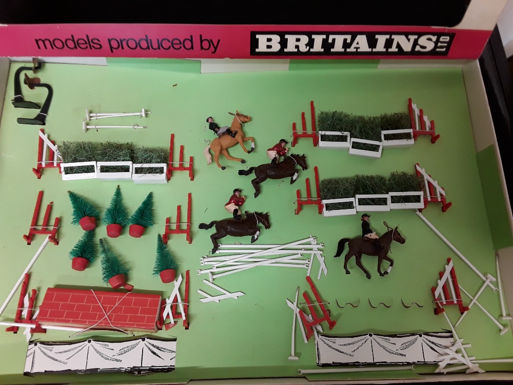 Vintage Britains show jumping models - boxed. - Image 5 of 5