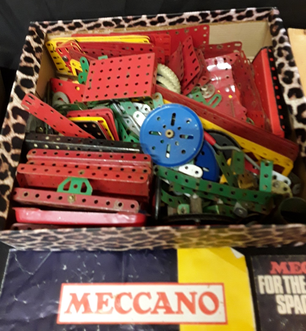 A box of vintage Meccano. - Image 2 of 8