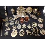 A large collection of brass / copper items including a desk tidy and several horse brasses