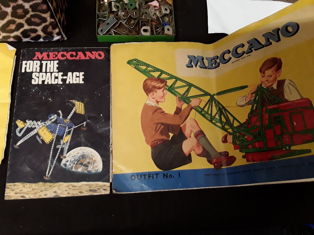 A box of vintage Meccano. - Image 5 of 8