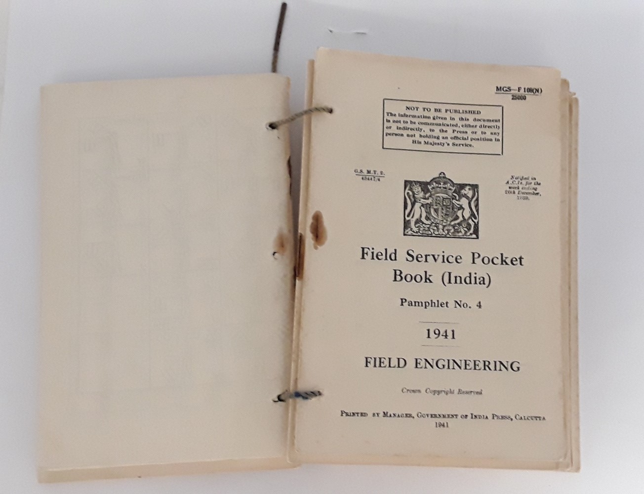 A quantity of WW2 Field Service Pocket Books. - Image 2 of 2