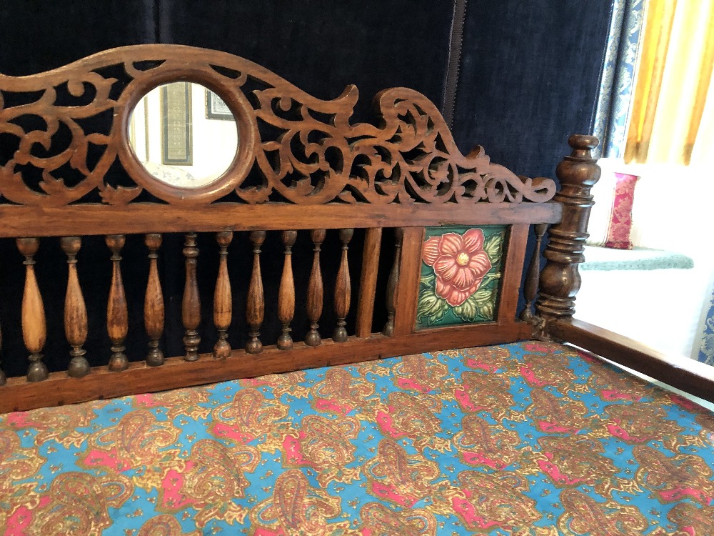 A mid to late 19th Century Indian Rajasthani sofa bench with two matching octagonal side tables. - Image 4 of 4