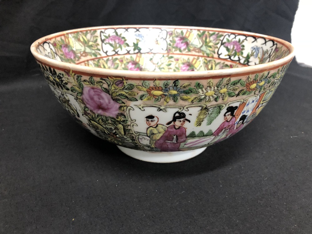 A 20th Century Cantonese bowl with famille rose decoration. - Image 2 of 4