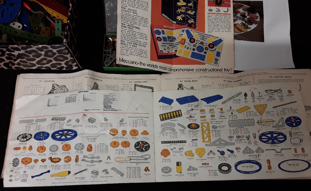 A box of vintage Meccano. - Image 4 of 8