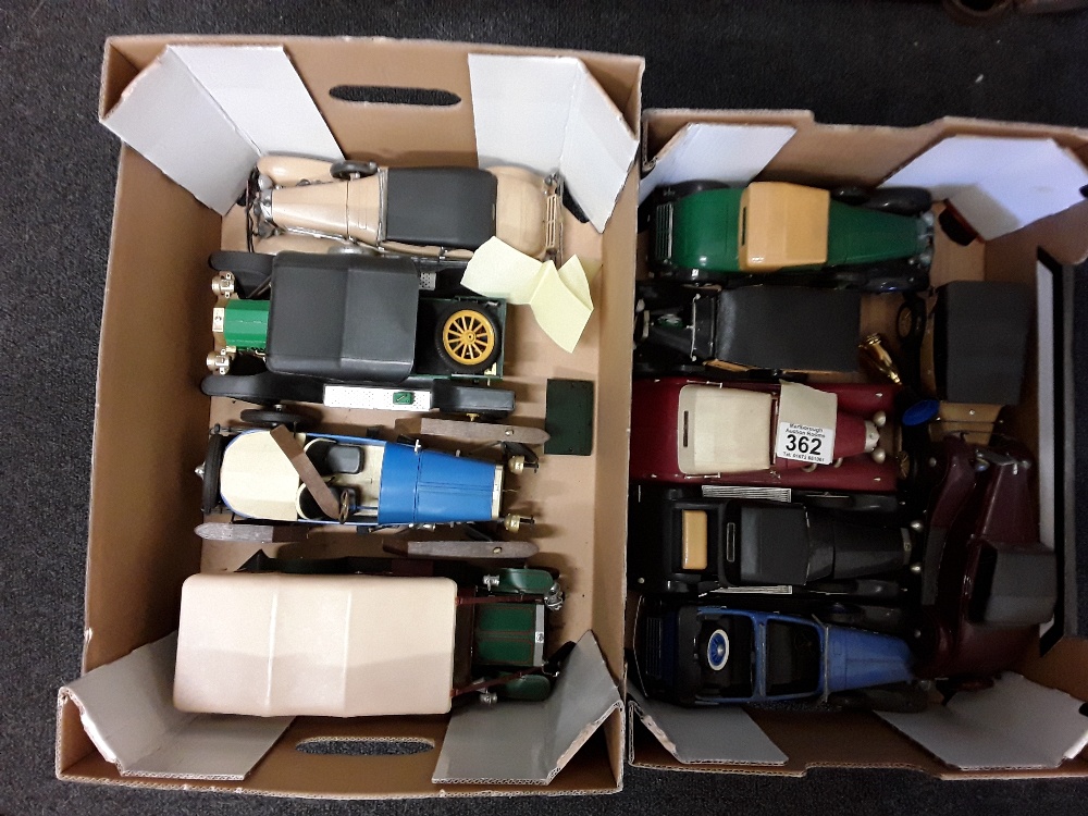 Two boxes of assorted's collectorsplastic model cars . - Image 7 of 7
