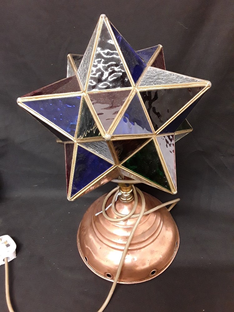 A Tiffany style lamp with copper stand supporting a coloured glass star lamp. - Image 3 of 5