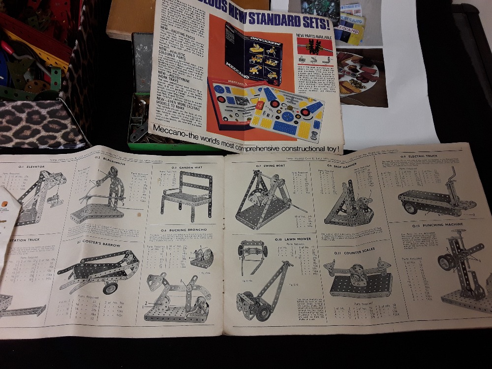 A box of vintage Meccano. - Image 8 of 8