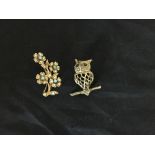A pair of 9k yellow gold brooch