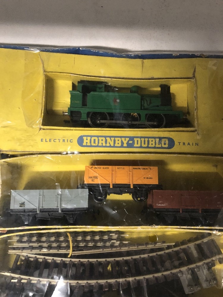 A vintage Hornby-Dublo (00 gauge) train set. in original box. - Image 4 of 5