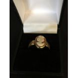 A 18ct gold cameo ring.