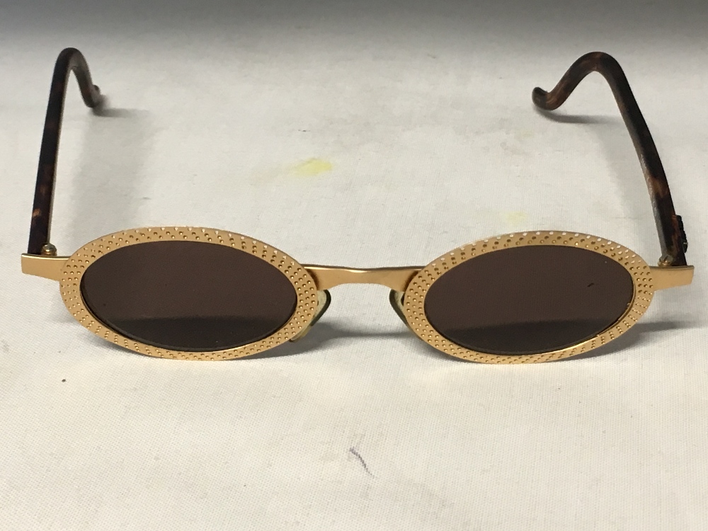 14 pairs of vintage lady's sunglasses including "Cutler and Gross" of London and Kenzo. - Image 6 of 7