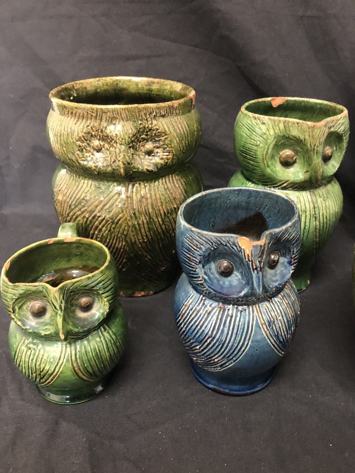 A collection of owl jugs and an owl bowl by Farnham Pottery. - Image 3 of 3