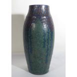 Revernay. Vase en grès émaillé d'époque Art déco. Signé. Haut. 38 cm. -