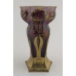 Montjoye - Legras ? et Orviti. Vase en verre camée et monture en métal doré [...]