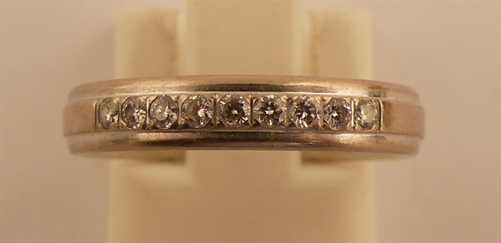 Demi-alliance en or blanc sertie de 10 diamants de taille moderne. TDD : 50. 51. PB : [...]
