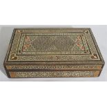 Boite syrienne à incrustation d'ivoire et de nacre. 31 x 18 cm. SPP Pré-convention. [...]