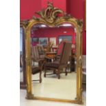 Miroir bisauté et encadrement en bois et stuc doré de style Louis XV. Epoque [...]