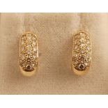 Paire de boucles d'oreilles en or jaune serties de diamants pour 1 carat env. PB. 3g. [...]