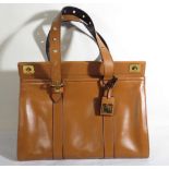 Sonia Rykiel. Sac en cuir fauve. Haut. 28.5 cm - Larg. 39.5 cm - Prof. 18 cm. -