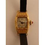 Montre de dame en or jaune. Bracelet cuir. PB. 9.3g.Etat apparent de fonctionnement. -