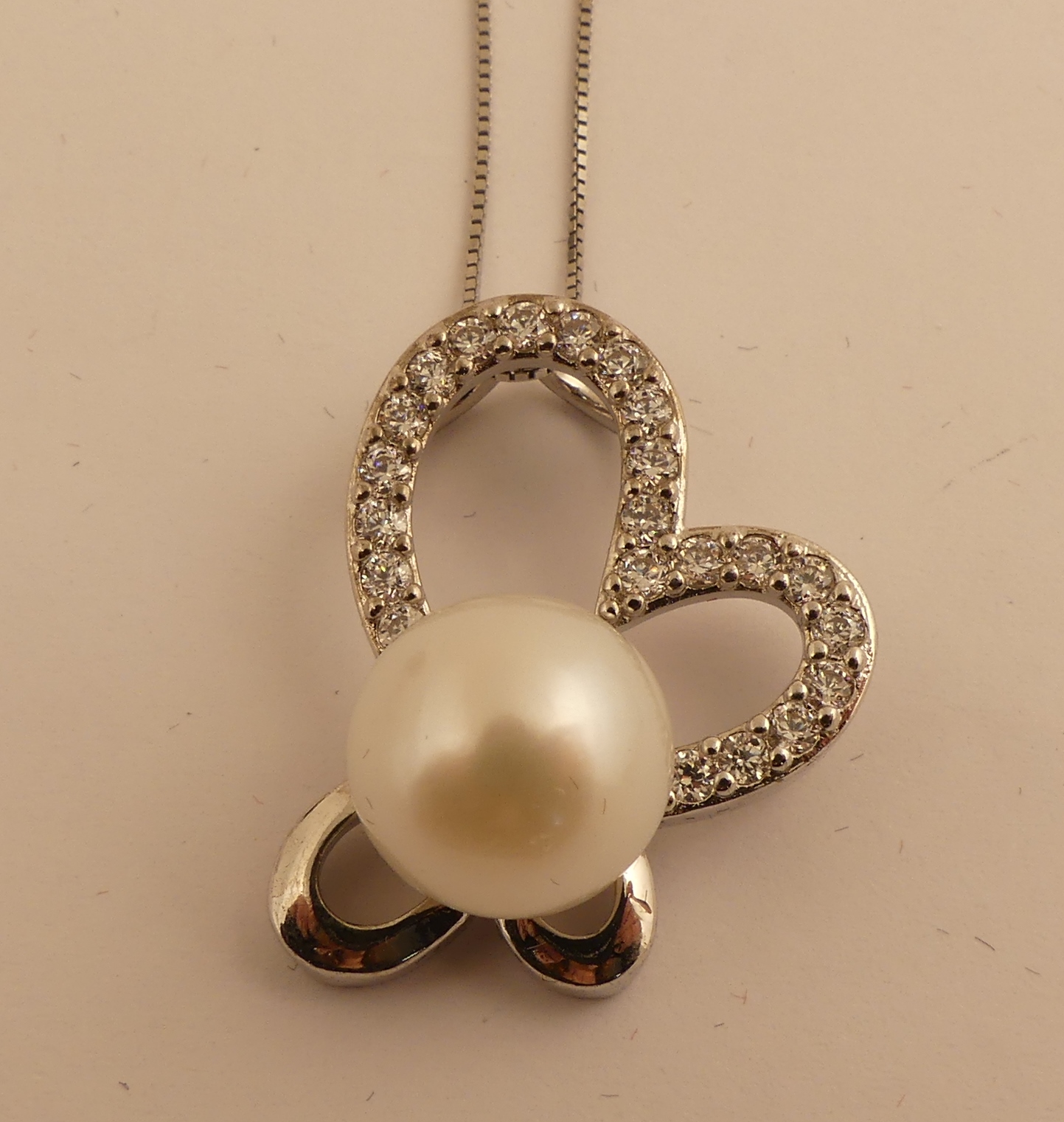 Pendentif perle et argent. -