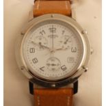 Hermès. Chronographe modèle "Clipper" en acier. Bracelet cuir à boucle [...]