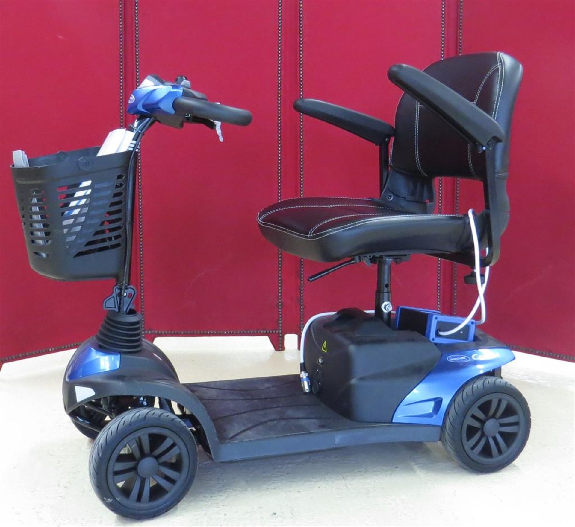 Scooter Colibri 4 roues. Version Outdoor. Coloris bleu électrique 200W. N°série: [...]