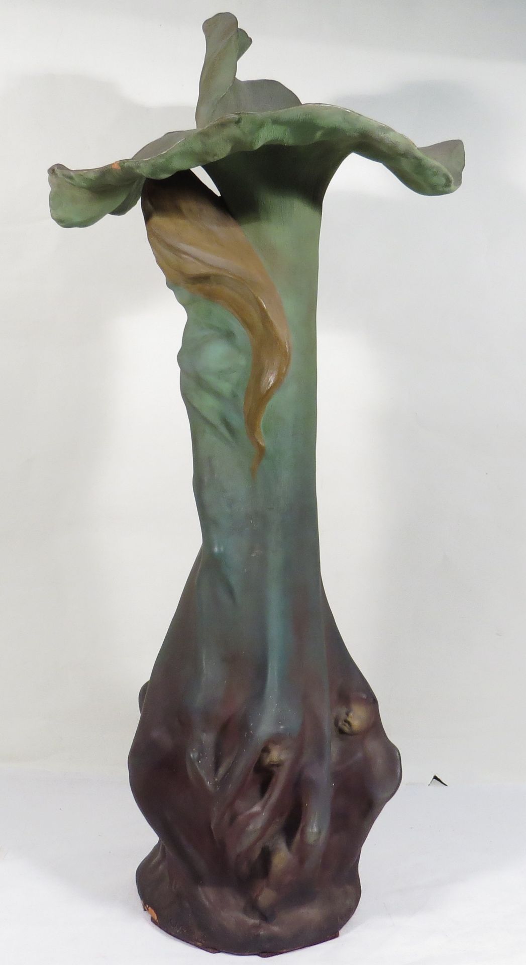 L. Vergnano. Vase en terre cuite. Signé. Epoque art nouveau. Haut : 79 cm. - - Bild 4 aus 9