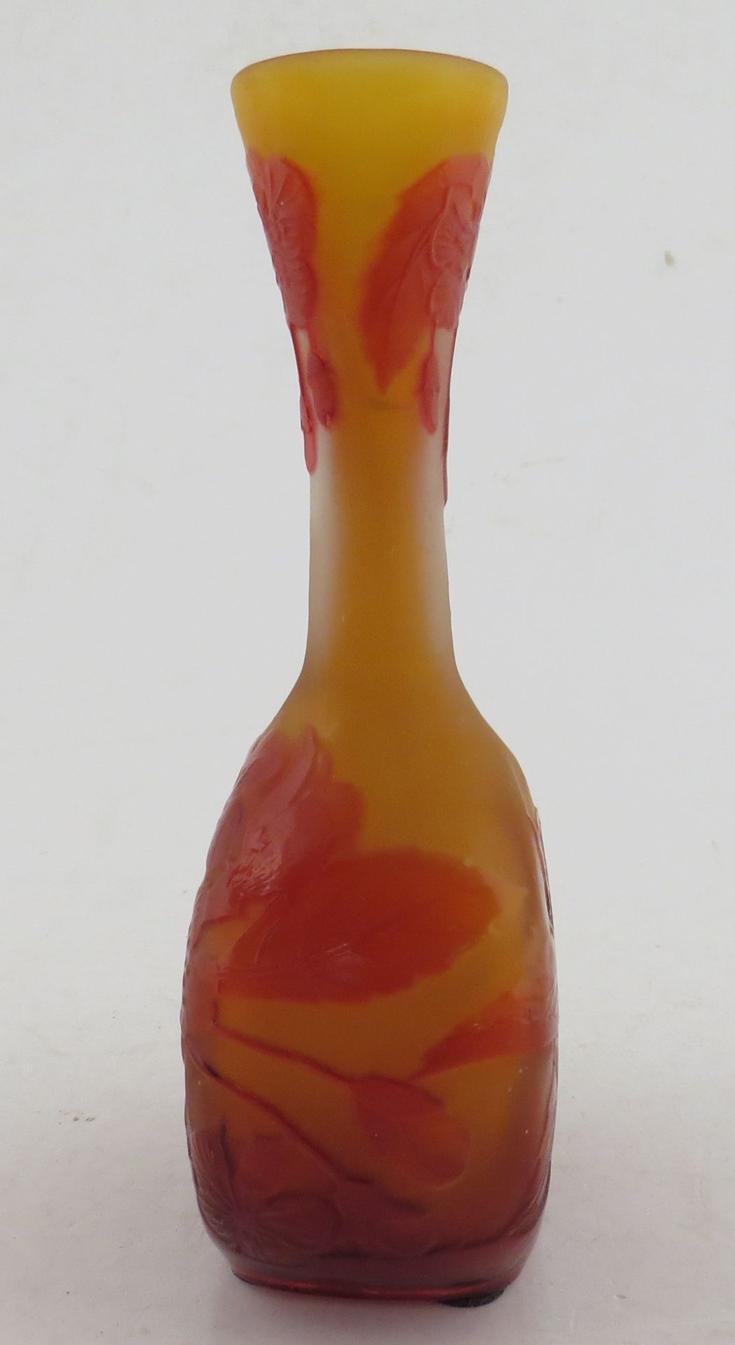 Etablissements Gallé. Vase en verre camé à décor floral. Signé. Haut : 13,5 cm. - - Bild 4 aus 4