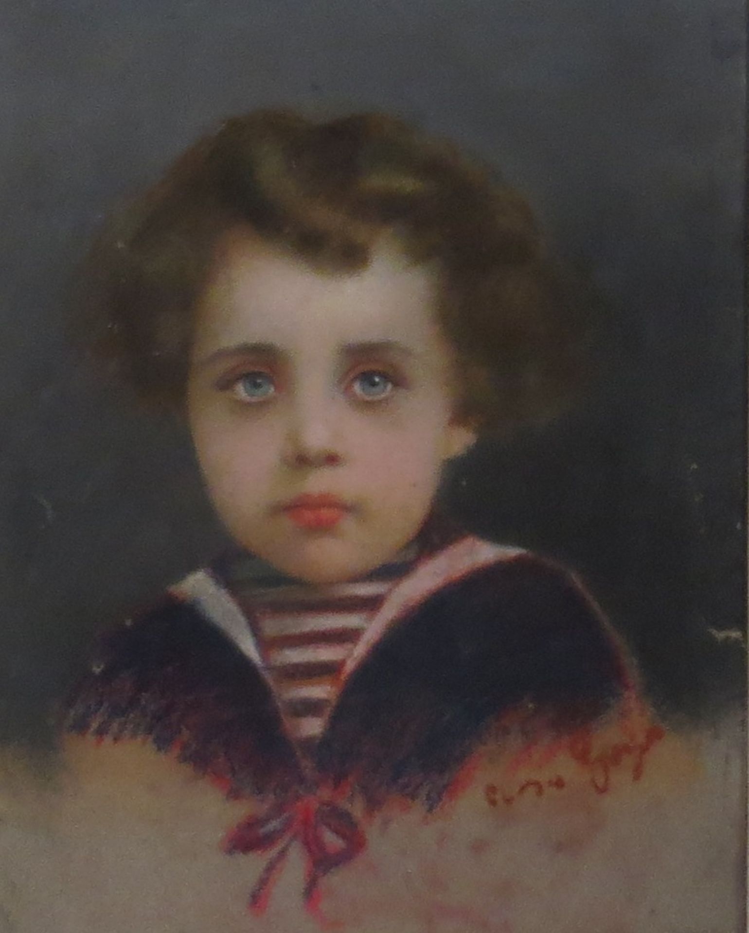 Ecole vers 1900. Portrait d'enfant. Pastel. Porte une signature. 34 x 42 cm. -