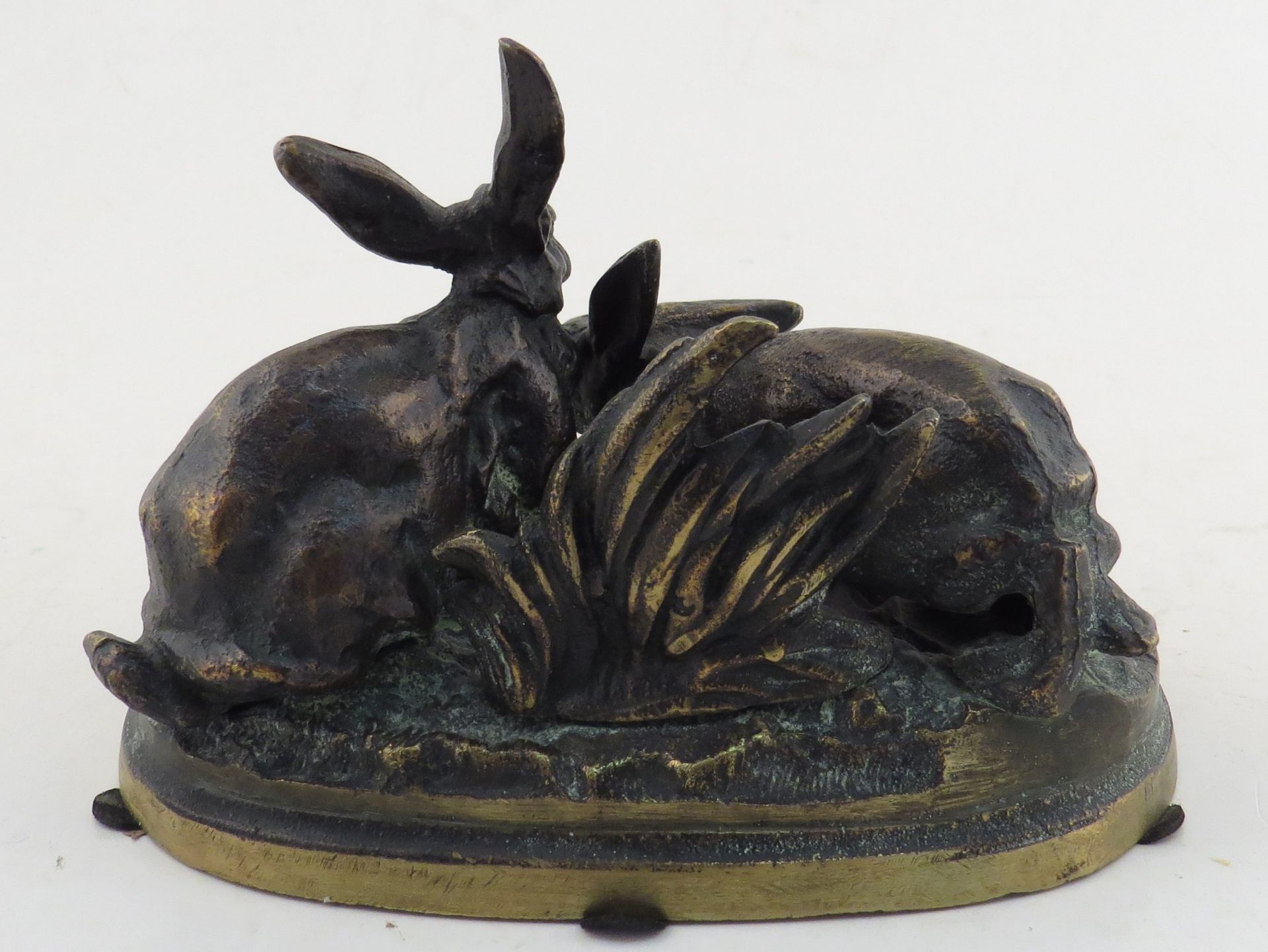 Pierre Jules Mène. Groupe de lapins. Bronze. Signé. Larg : 14 cm. - - Bild 2 aus 3