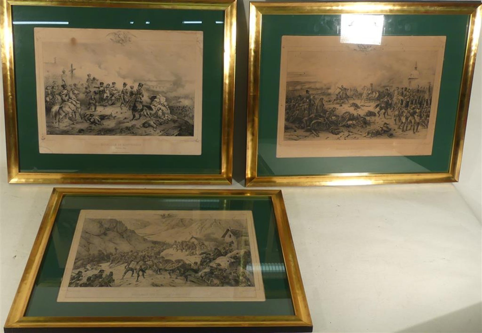 Série de 3 gravures à thème napoléonien. 32 x 41 cm à vue. -