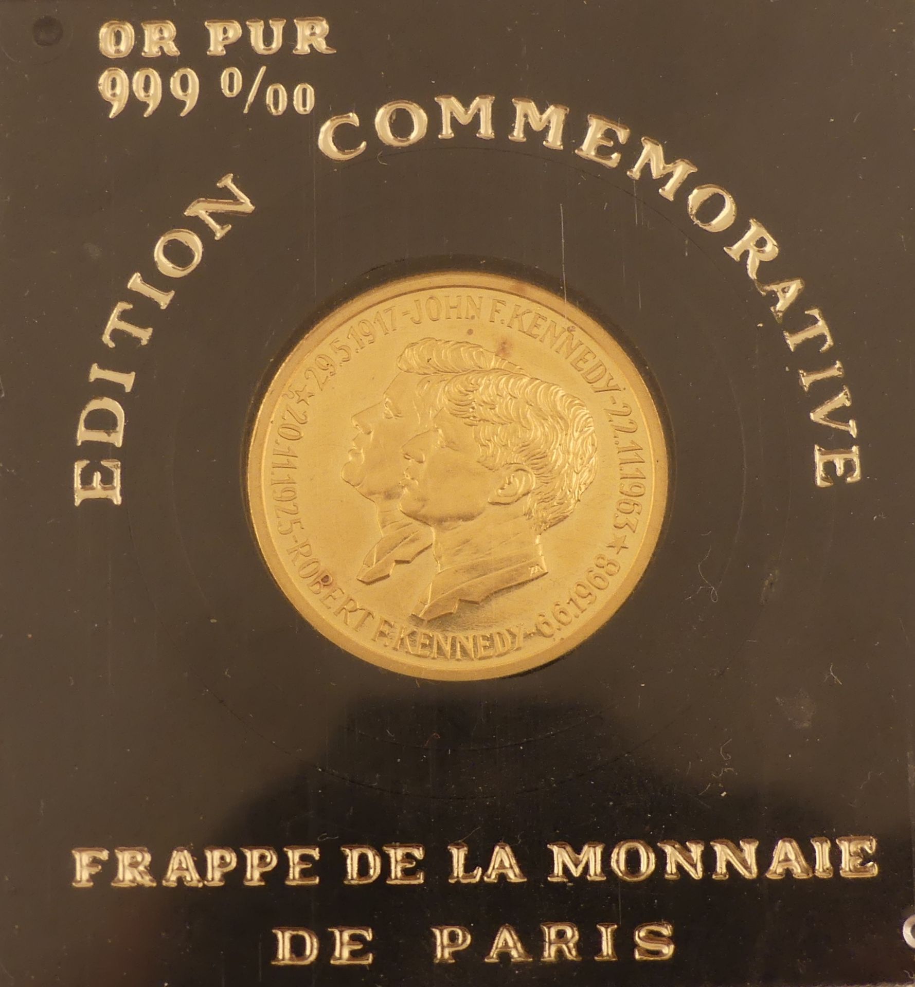Médaille en or 999 0/00 aux effigies de John et Robert Kennedy. Monnaie de Paris. [...] - Bild 3 aus 4