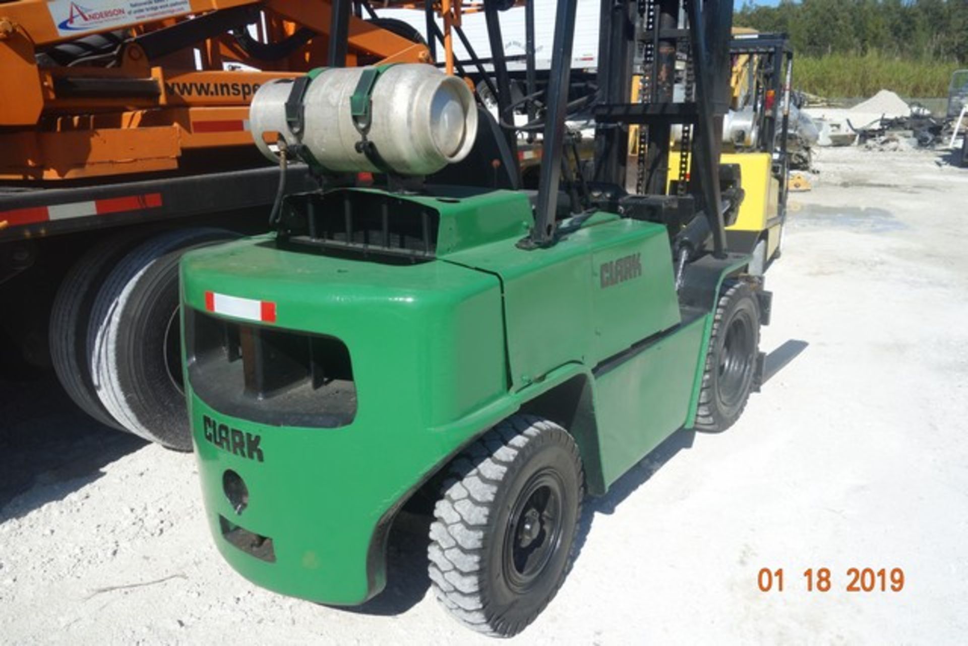 CLARK Y685-115-3576 2 STAGE 8,000LBS. PROPANE FORKLIFT - Image 3 of 4