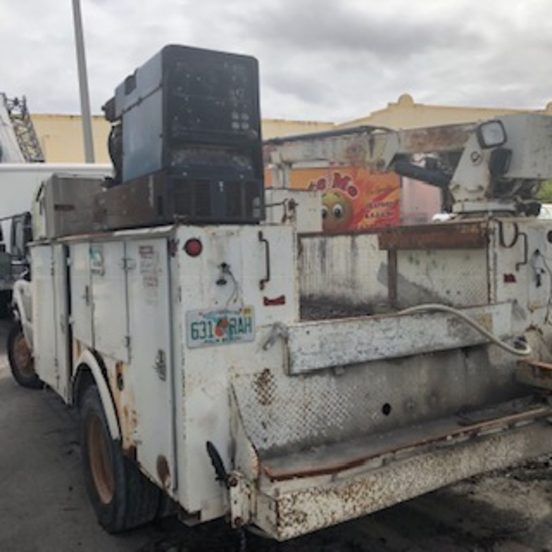 1999 FORD BOOM TRUCK F550 SUPER DUTY W/IMT 2015 BOOM CRANE-MILLER BOBCAT 2250 WELDER-AIR COMPRESSOR - Image 3 of 3