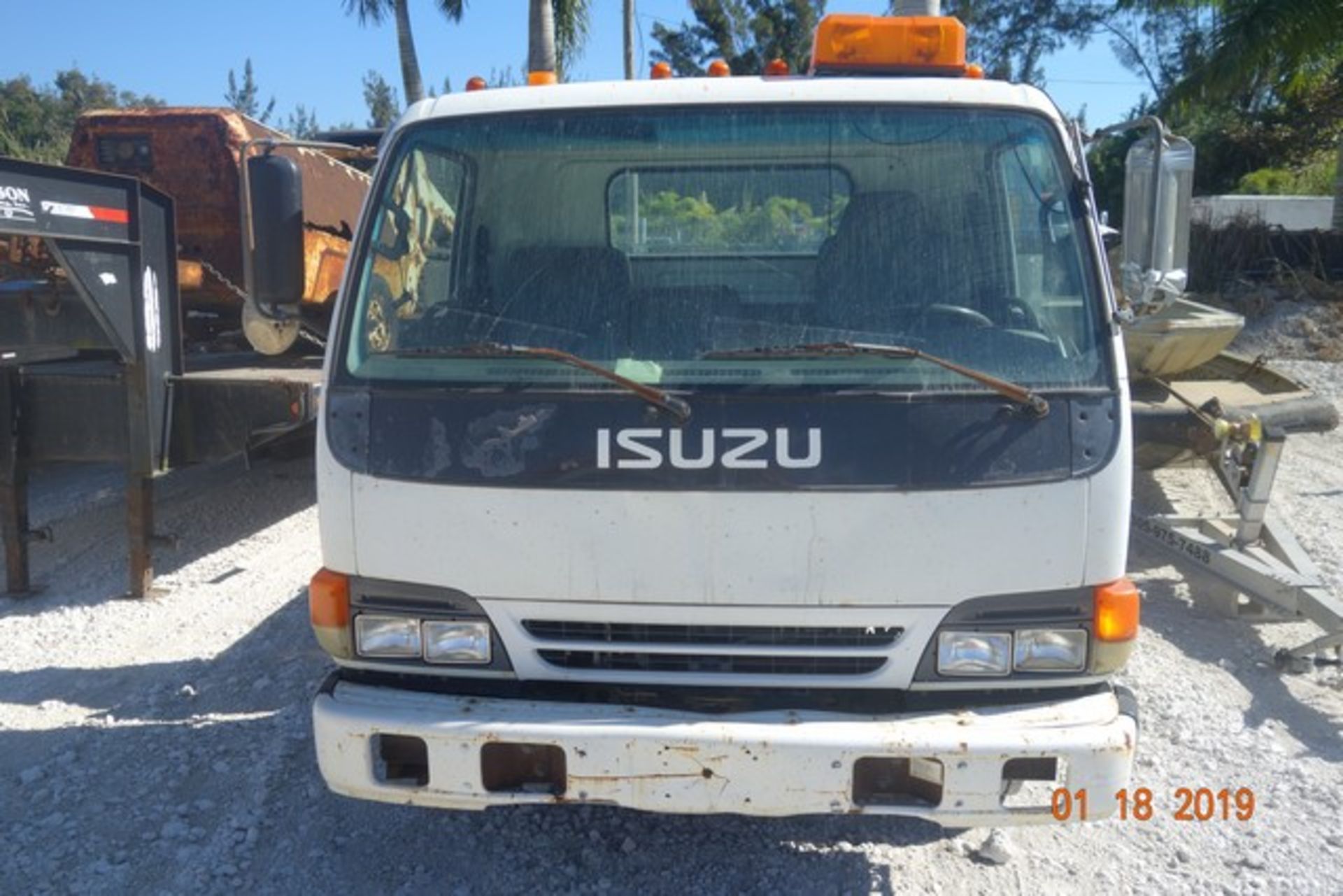 1999 IZUZU 14 FT. FLAT BED TRUCK W/ GOOSENECK HITCH VIN# JALC4B146X7006416 - Image 2 of 4