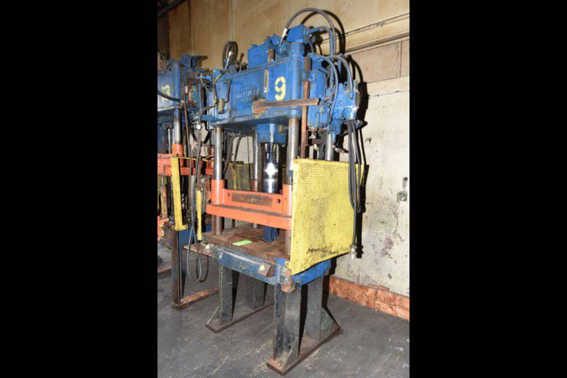 B&T Greenlee Rapid-Press 28 Vertical Hydraulic Die Casting Trim Press ÿ - Image 2 of 4