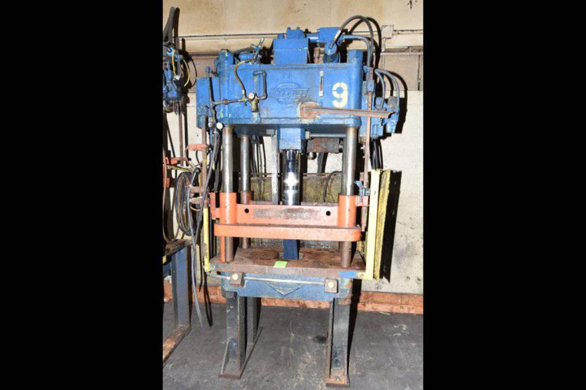 B&T Greenlee Rapid-Press 28 Vertical Hydraulic Die Casting Trim Press ÿ