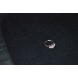 A Superb 18ct White Gold Diamond Ring Set with Approx 1ct