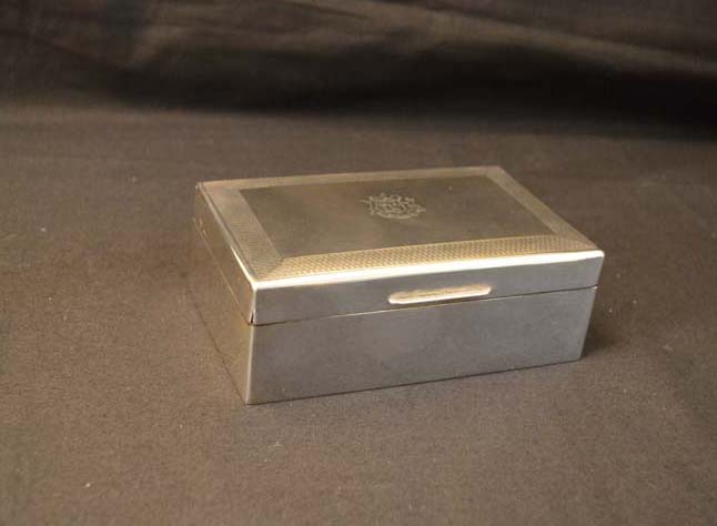 A Cigarette Box with Armorial Crest on Lid, London 1909, Richard Crossley