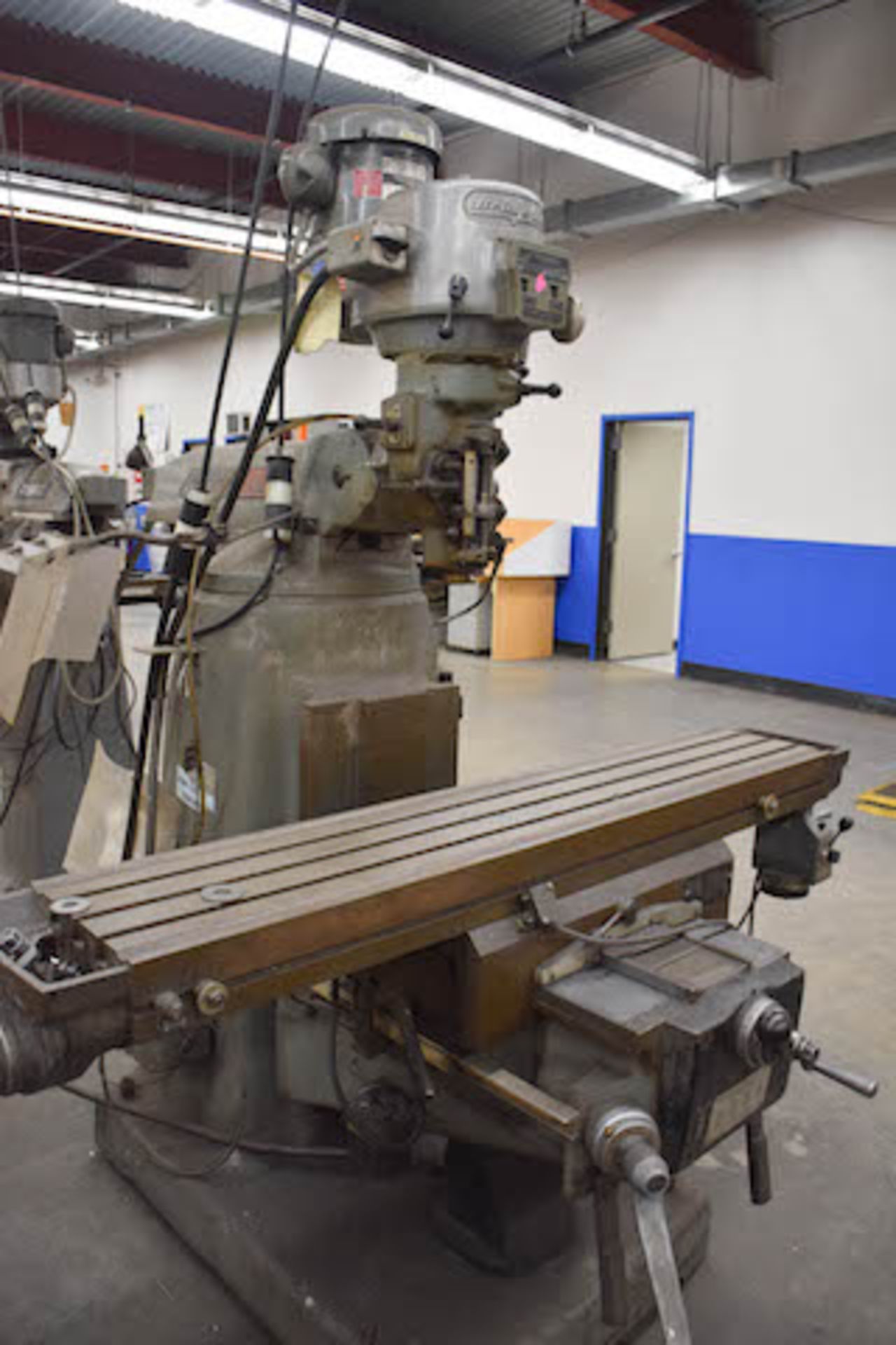 Bridgeport Series 2 Vertical Knee Mill - Image 4 of 7