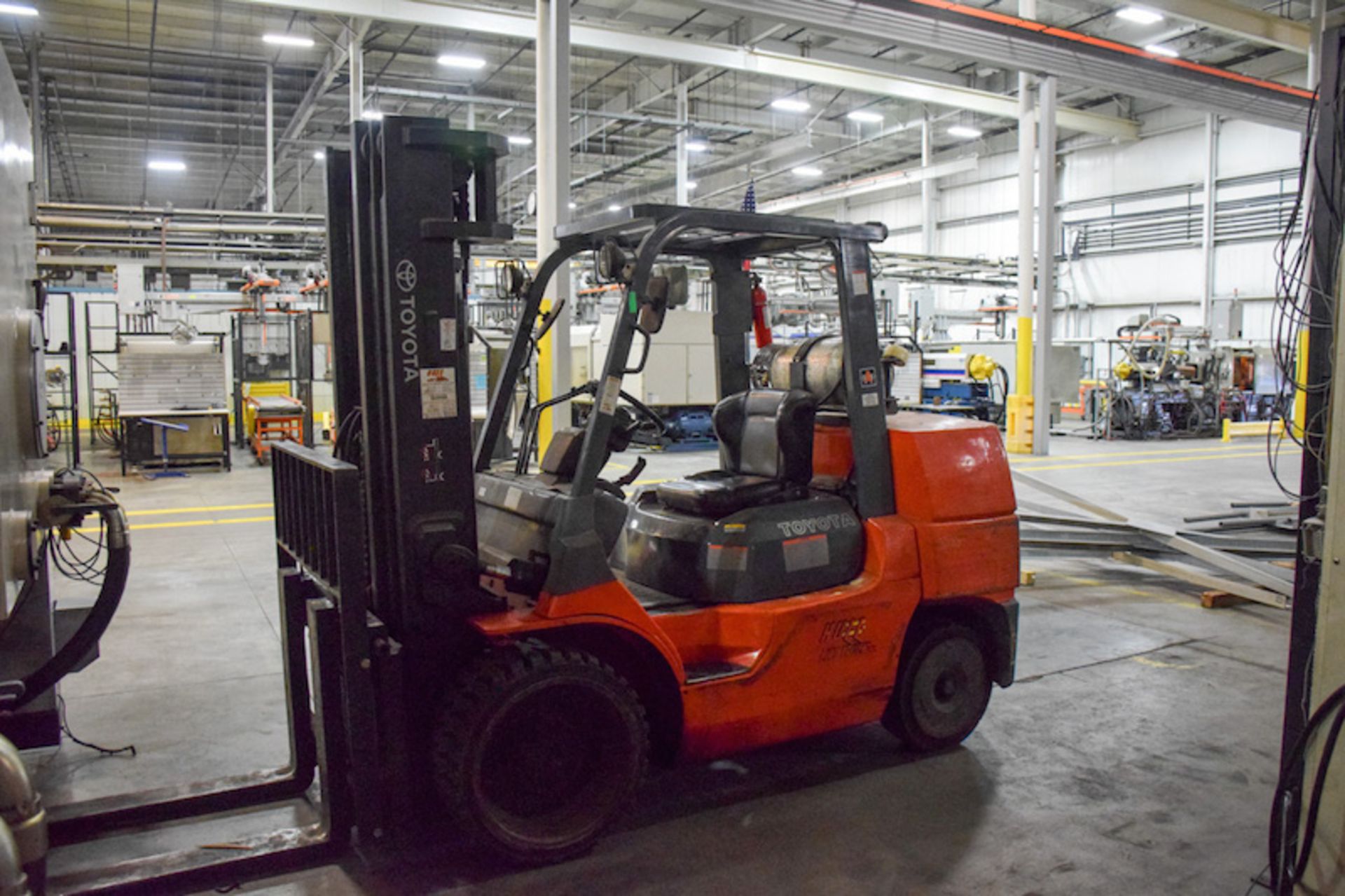 Toyota 14000 lb. Capacity Forklift - Image 3 of 4