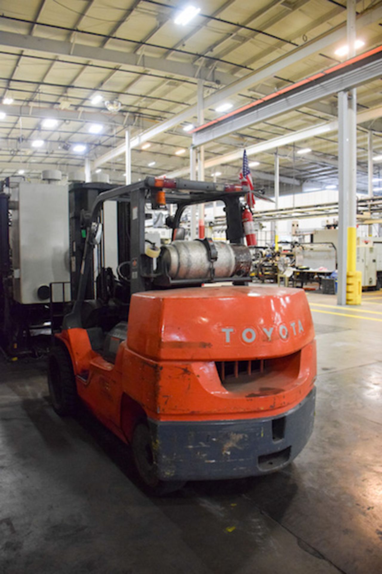 Toyota 14000 lb. Capacity Forklift - Image 2 of 4