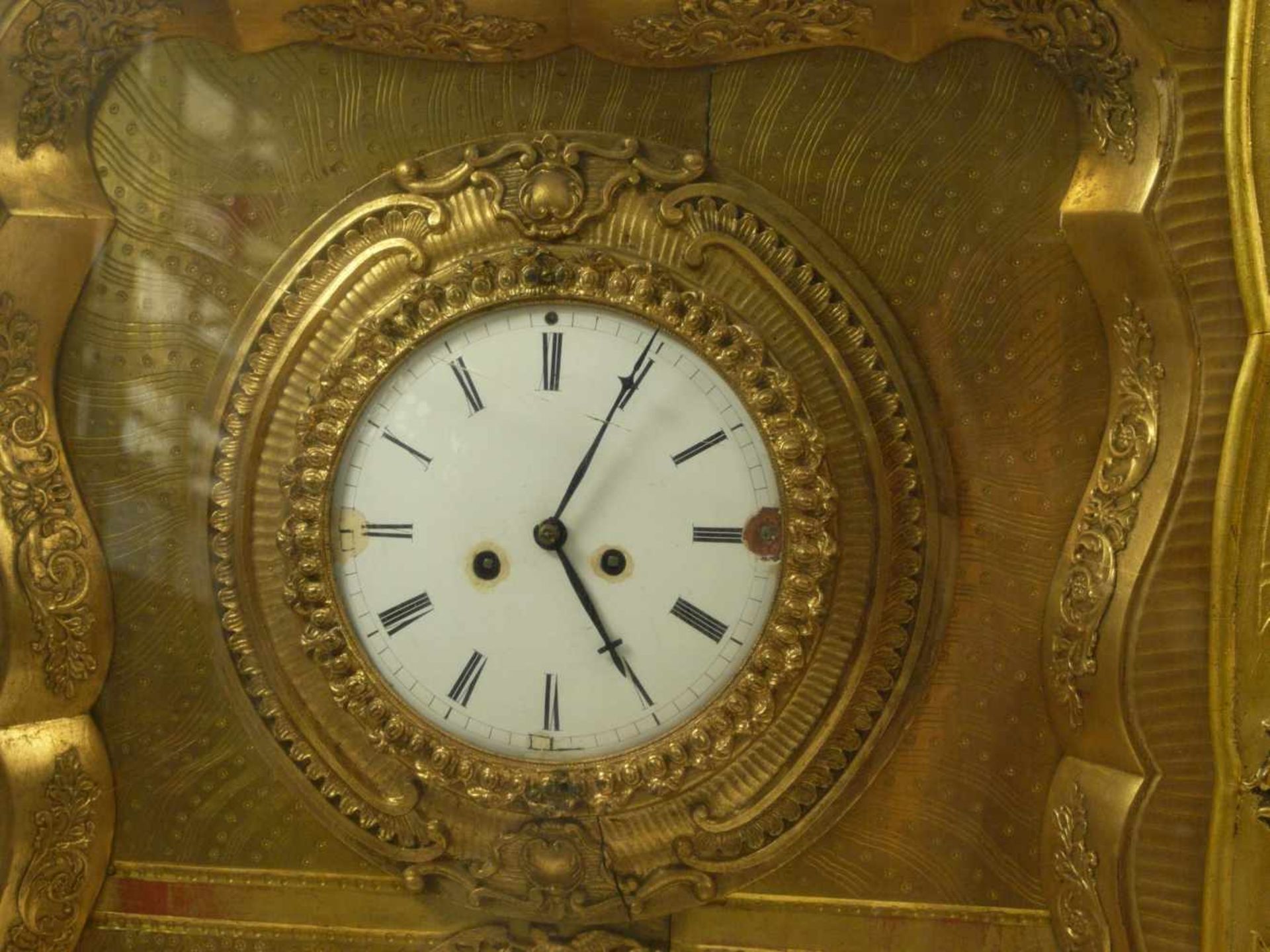 Wiener Rahmenuhr um 1830/40Wunderbares Beispiel des Wiener Biedermeier. Wanduhr mit vorgelegtem, - Bild 5 aus 10