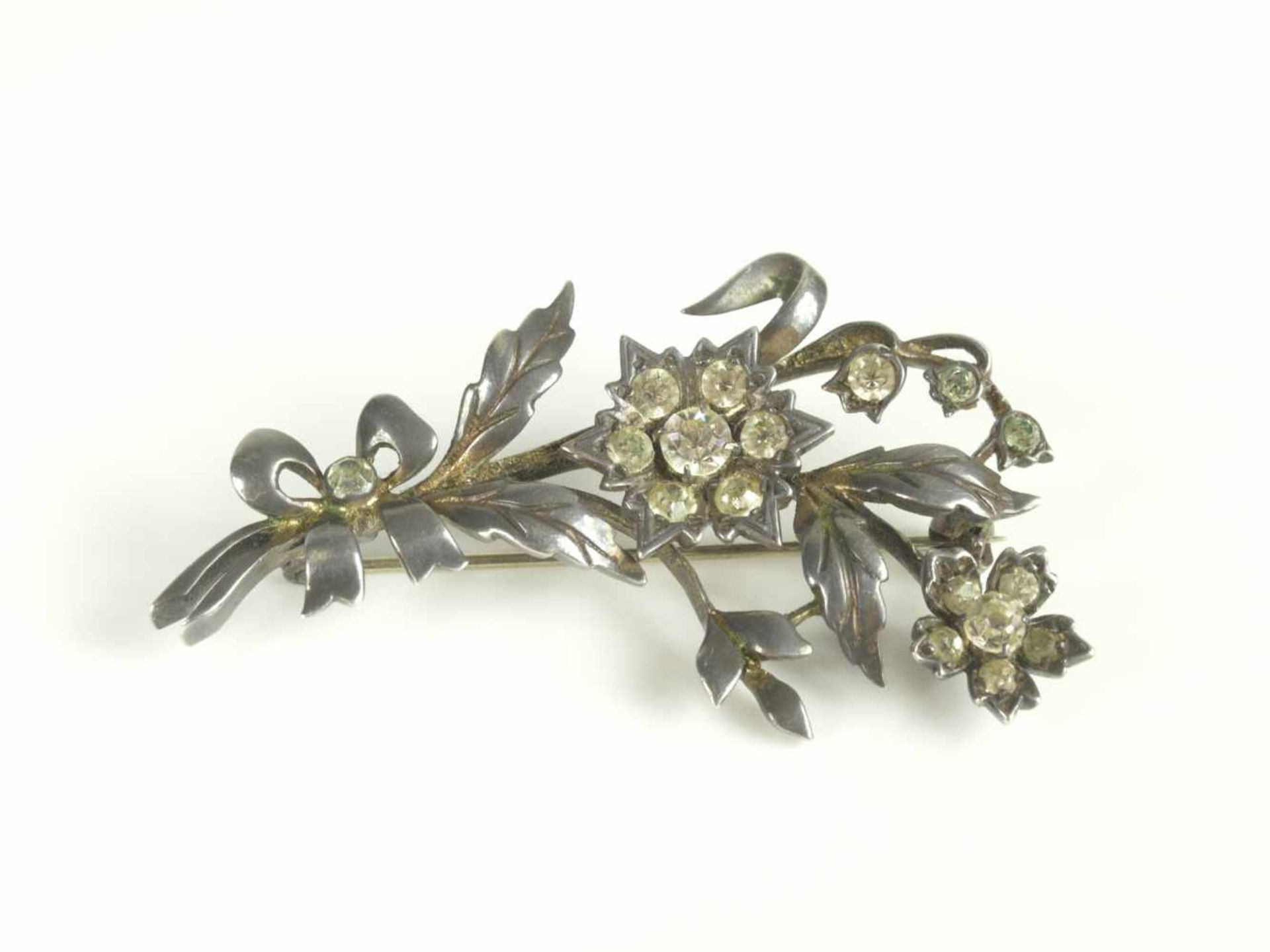 Brosche Silber 825 mit BrillantbesatzZeitlos elegante Form eines Blumenbouquets aus Wiesenblumen und