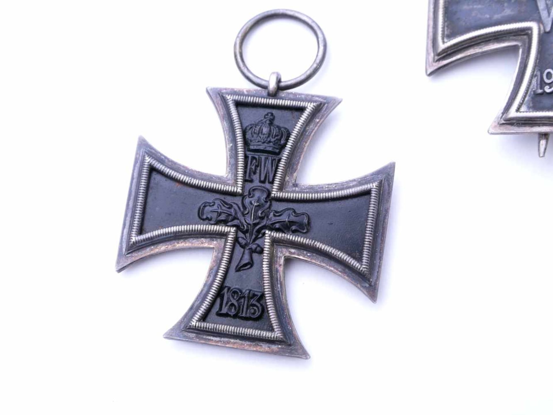 Zweimal Eisernes Kreuz 1. und 2. KlasseGeschwärzte Eisenzargen im Tatzenkreuz, von Silberzarge - Image 3 of 5